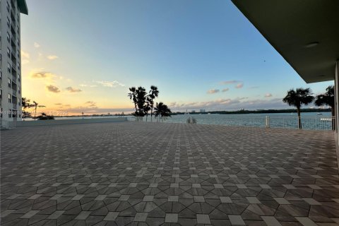 Condo in Bay Harbor Islands, Florida, 1 bedroom № 1985193 - photo 28