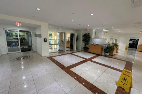 Condo in Bay Harbor Islands, Florida, 1 bedroom № 1985193 - photo 22