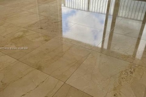 Condo in Bay Harbor Islands, Florida, 1 bedroom № 1985193 - photo 1