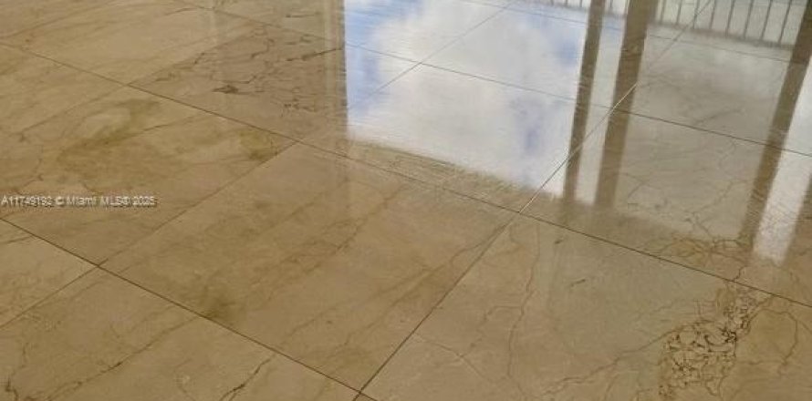 Condo in Bay Harbor Islands, Florida, 1 bedroom № 1985193