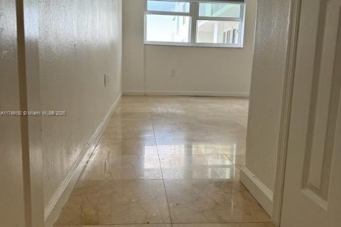 Condo in Bay Harbor Islands, Florida, 1 bedroom № 1985193 - photo 3