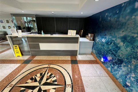 Condo in Bay Harbor Islands, Florida, 1 bedroom № 1985193 - photo 10