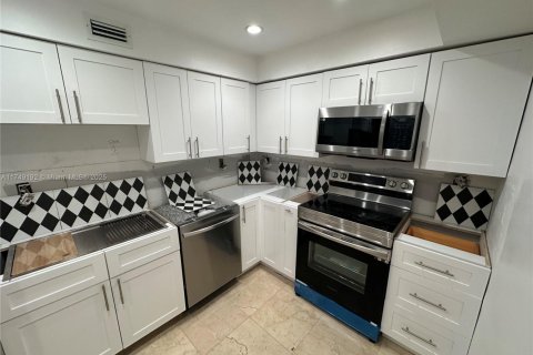 Condo in Bay Harbor Islands, Florida, 1 bedroom № 1985193 - photo 5