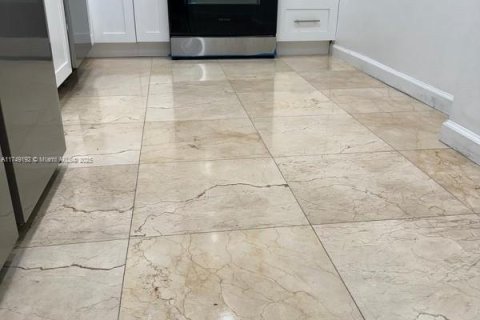 Condo in Bay Harbor Islands, Florida, 1 bedroom № 1985193 - photo 4