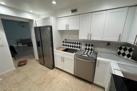 Condo in Bay Harbor Islands, Florida, 1 bedroom № 1985193 - photo 6