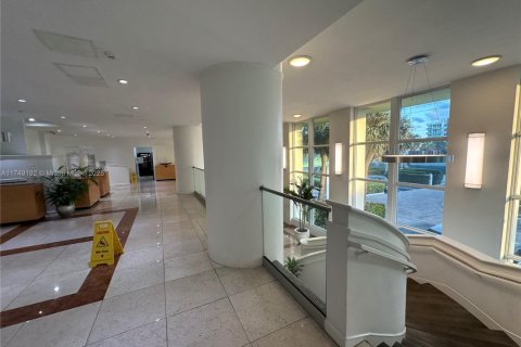 Condo in Bay Harbor Islands, Florida, 1 bedroom № 1985193 - photo 21