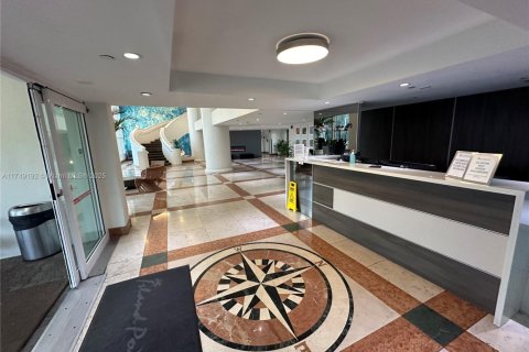 Condo in Bay Harbor Islands, Florida, 1 bedroom № 1985193 - photo 9