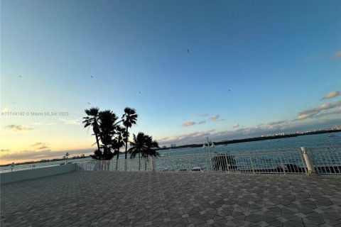 Condo in Bay Harbor Islands, Florida, 1 bedroom № 1985193 - photo 30