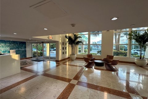 Condo in Bay Harbor Islands, Florida, 1 bedroom № 1985193 - photo 12