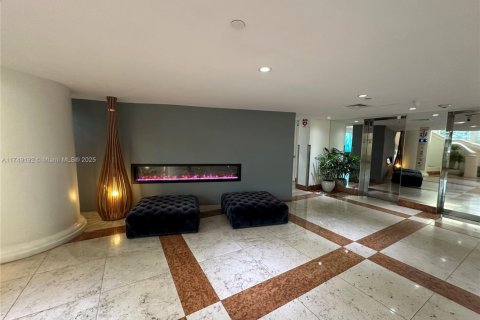 Condo in Bay Harbor Islands, Florida, 1 bedroom № 1985193 - photo 18