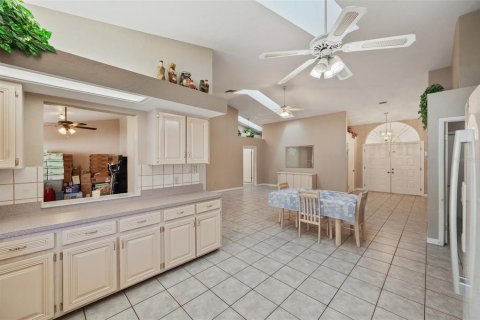 Villa ou maison à vendre à Tarpon Springs, Floride: 4 chambres, 191.94 m2 № 1537895 - photo 12