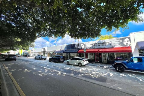 Commercial property in Miami, Florida № 2014815 - photo 2