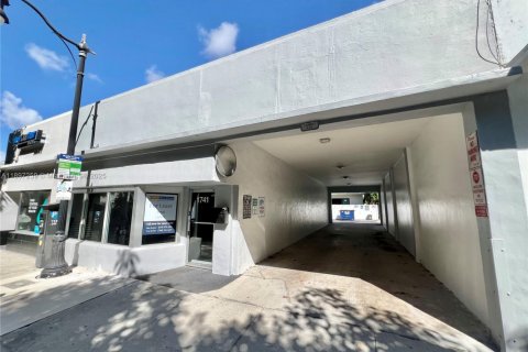 Commercial property in Miami, Florida № 2014815 - photo 4