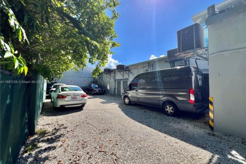 Commercial property in Miami, Florida № 2014815 - photo 14