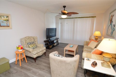 Condo in Largo, Florida, 2 bedrooms № 2112934 - photo 20