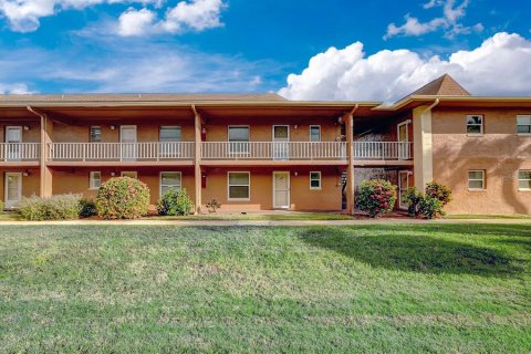 Condo in Largo, Florida, 2 bedrooms № 2112934 - photo 4