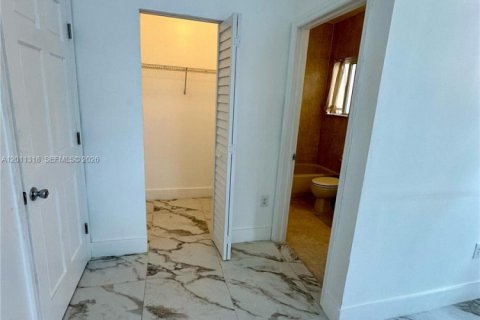 House in Homestead, Florida 3 bedrooms, 111.48 sq.m. № 2074868 - photo 5
