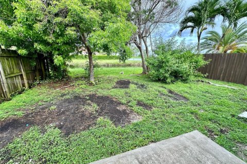 House in Homestead, Florida 3 bedrooms, 111.48 sq.m. № 2074868 - photo 7