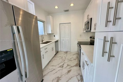 House in Homestead, Florida 3 bedrooms, 111.48 sq.m. № 2074868 - photo 3