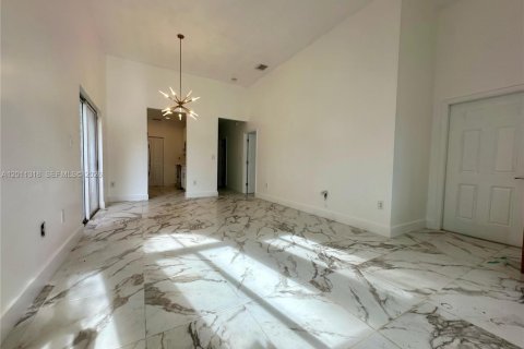 House in Homestead, Florida 3 bedrooms, 111.48 sq.m. № 2074868 - photo 2