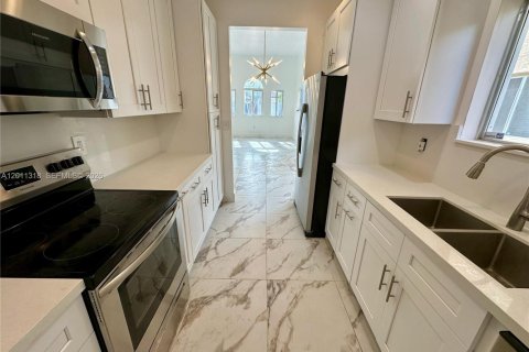 House in Homestead, Florida 3 bedrooms, 111.48 sq.m. № 2074868 - photo 6