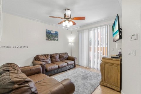 Townhouse in Miramar, Florida 3 bedrooms, 116.69 sq.m. № 1995547 - photo 11