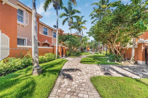 Townhouse in Miramar, Florida 3 bedrooms, 116.69 sq.m. № 1995547 - photo 4