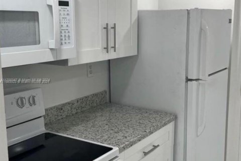 Condo in North Miami Beach, Florida, 1 bedroom  № 1453913 - photo 8