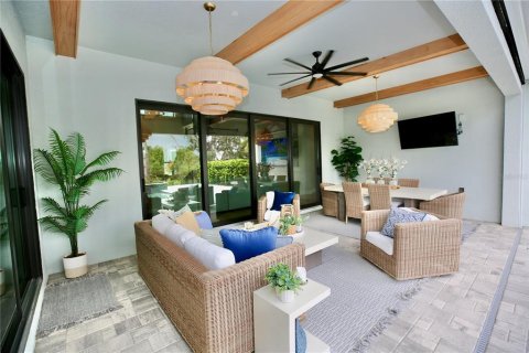 House in Lutz, Florida 4 bedrooms, 422.52 sq.m. № 2434713 - photo 4