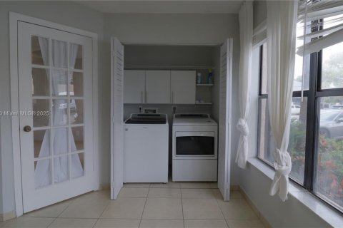 Condominio en venta en Davie, Florida, 1 dormitorio, 74.79 m2 № 1956798 - foto 4