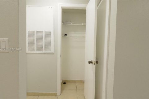 Condominio en venta en Davie, Florida, 1 dormitorio, 74.79 m2 № 1956798 - foto 9