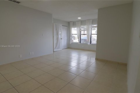 Condominio en venta en Davie, Florida, 1 dormitorio, 74.79 m2 № 1956798 - foto 2