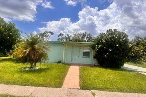 House in Port Charlotte, Florida 3 bedrooms, 102.19 sq.m. № 1894467 - photo 3