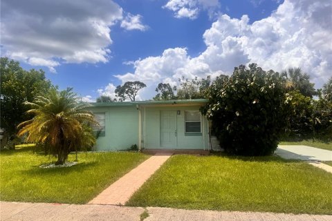 House in Port Charlotte, Florida 3 bedrooms, 102.19 sq.m. № 1894467 - photo 1