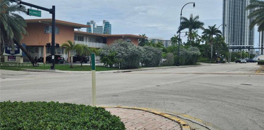 Condo in Hallandale Beach, Florida, 1 bedroom  № 2061418