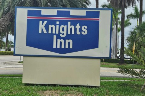 Condo in Hallandale Beach, Florida, 1 bedroom  № 2061418 - photo 2