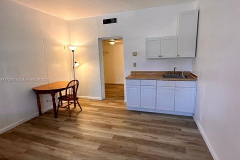 Condo in Hallandale Beach, Florida, 1 bedroom  № 2061418 - photo 10