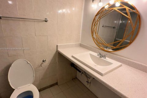 Condo in Hallandale Beach, Florida, 1 bedroom  № 2061418 - photo 7