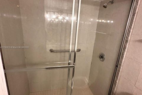 Condo in Hallandale Beach, Florida, 1 bedroom  № 2061418 - photo 8