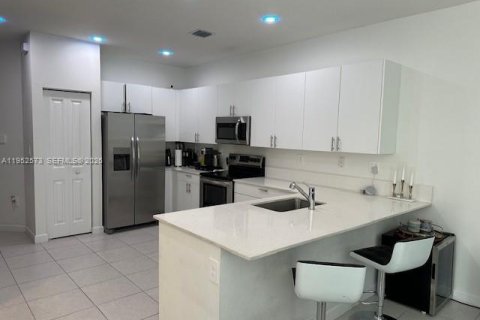 Touwnhouse à vendre à Homestead, Floride: 4 chambres, 169.08 m2 № 2007479 - photo 3