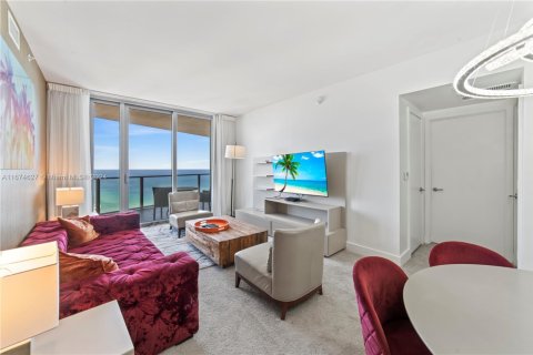 Condo in Hollywood, Florida, 2 bedrooms  № 1709131 - photo 2