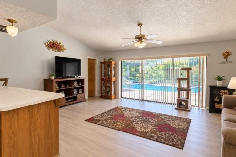 Villa ou maison à vendre à Spring Hill, Floride: 2 chambres, 107.4 m2 № 2393948 - photo 2