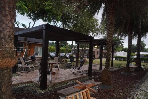 Купить коммерческую недвижимость в Майами, Флорида № 1971685 - фото 17