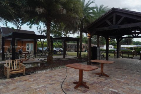 Купить коммерческую недвижимость в Майами, Флорида № 1971685 - фото 16