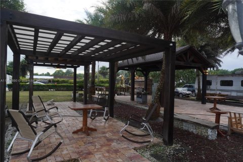 Купить коммерческую недвижимость в Майами, Флорида № 1971685 - фото 18