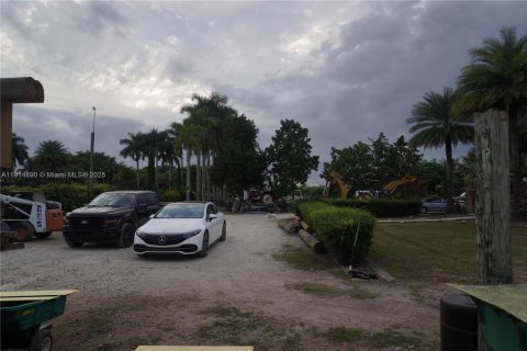 Купить коммерческую недвижимость в Майами, Флорида № 1971685 - фото 4