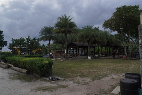 Купить коммерческую недвижимость в Майами, Флорида № 1971685 - фото 5