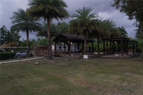 Купить коммерческую недвижимость в Майами, Флорида № 1971685 - фото 23