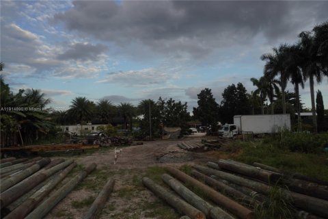 Купить коммерческую недвижимость в Майами, Флорида № 1971685 - фото 10