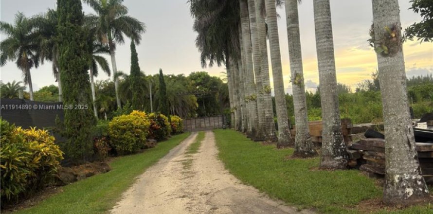 Коммерческая недвижимость в Майами, Флорида № 1971685